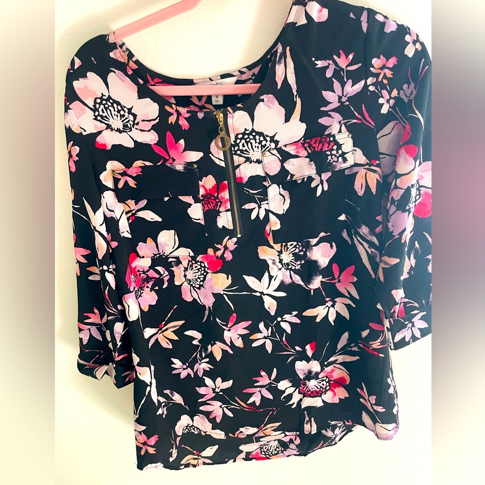 Flowery half sleeve  Croft & Barrow zip blouse